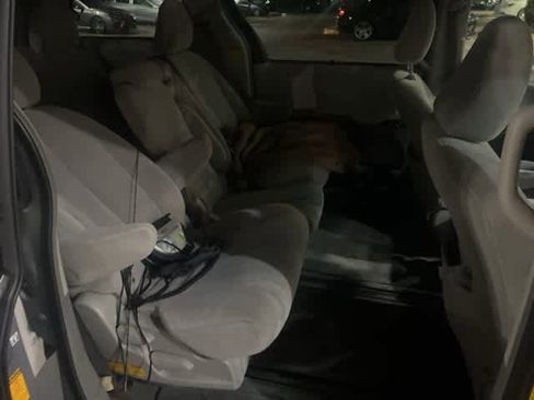 Used 2014 Toyota Sienna LE image 11