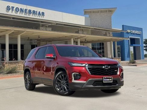 Used 2023 Chevrolet Traverse RS FWD image 1