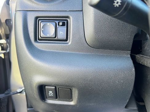 Used 2016 Nissan Versa SV FWD image 26