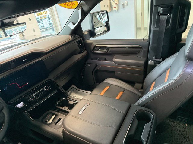 Used 2025 GMC Sierra 2500 AT4 w/ AT4 Premium Plus Package AWD/4WD image 38