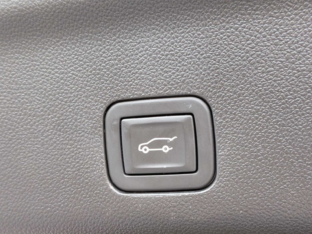 Used 2024 GMC Yukon Denali AWD/4WD image 13