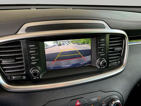 Used 2020 Kia Sorento LX FWD image 14