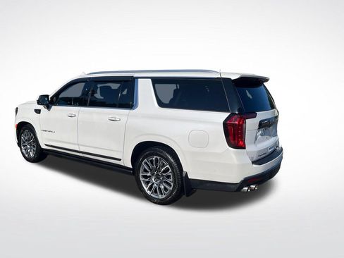 Used 2023 GMC Yukon XL Denali Ultimate AWD/4WD image 3