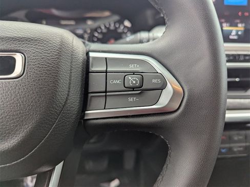 Used 2024 Jeep Compass Latitude image 28