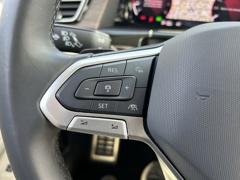 Certified 2025 Volkswagen Atlas SEL Premium R-Line image 19