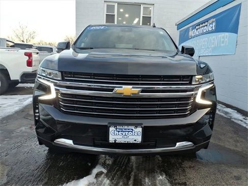 Used 2024 Chevrolet Suburban LT image 2