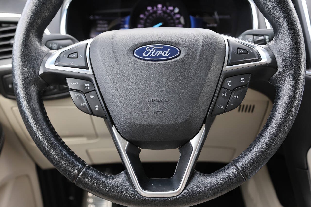 Used 2021 Ford Edge Titanium w/ Equipment Group 301A AWD/4WD image 18