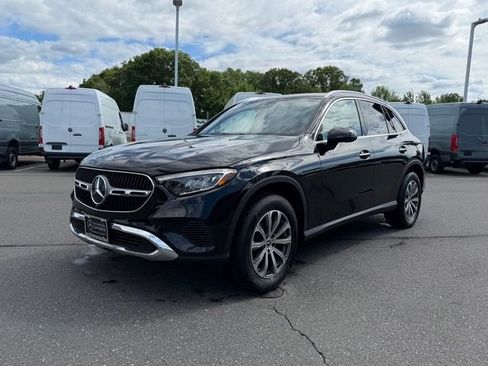 Used 2024 Mercedes-Benz GLC 300 4MATIC image 3