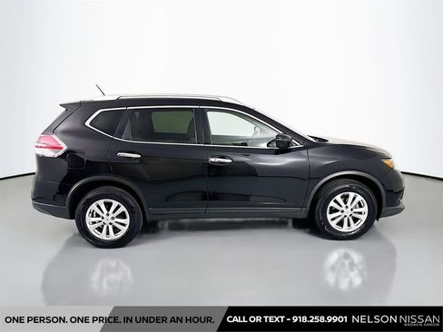 Used 2016 Nissan Rogue SV AWD/4WD image 4