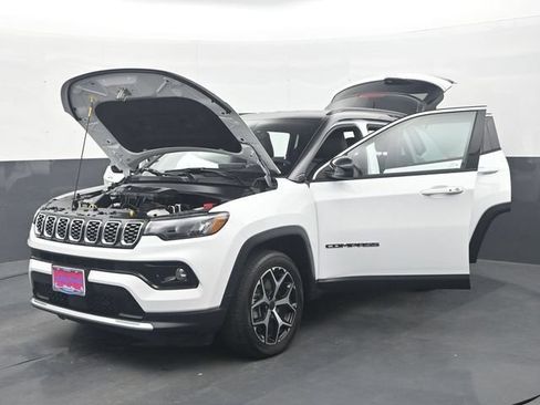Used 2025 Jeep Compass Limited AWD/4WD image 37