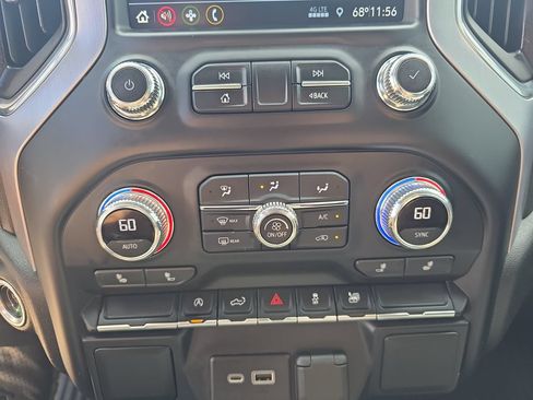 Used 2022 GMC Sierra 1500 SLE AWD/4WD image 25