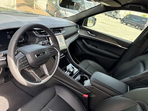 New 2025 Jeep Grand Cherokee Limited w/ Black Appearance Package image 16