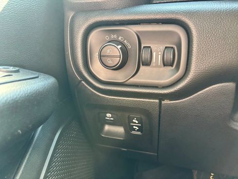 Used 2019 RAM 1500 Big Horn AWD/4WD image 35