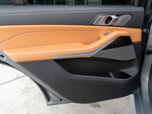 Used 2023 BMW X7 M60i image 36