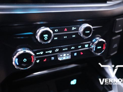 New 2026 Ford F250 Lariat w/ Black Appearance Package image 25