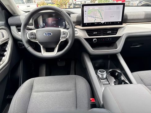 New 2026 Ford Explorer Active RWD image 5