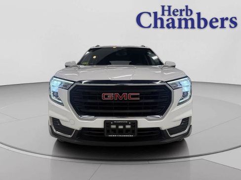 Used 2022 GMC Terrain SLE w/ Driver Convenience Package AWD/4WD image 2