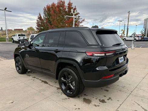 New 2025 Jeep Grand Cherokee Limited w/ Black Appearance Package image 10