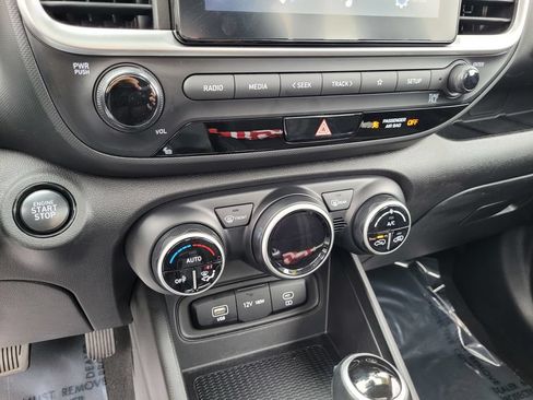 Used 2025 Hyundai Venue SEL FWD image 20