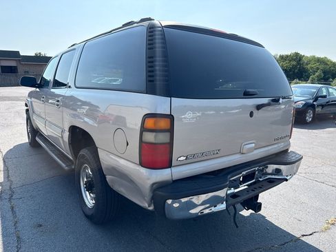 Used 2005 Chevrolet Suburban 2500 LT w/ Preferred Equipment Group AWD/4WD image 8