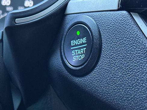 Used 2022 Ford Escape SE FWD image 21