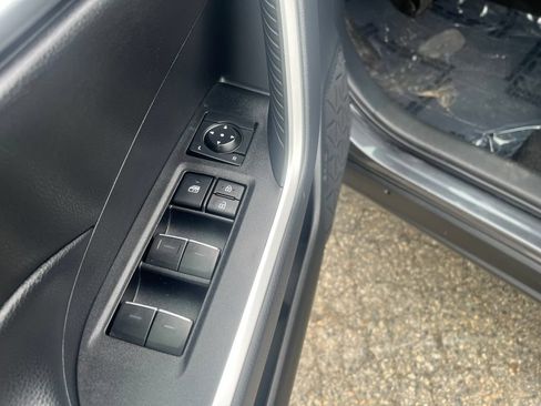 Used 2025 Toyota RAV4 XLE AWD/4WD image 22