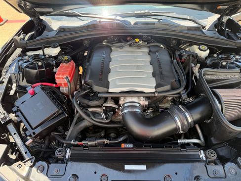 Used 2018 Chevrolet Camaro SS RWD image 6