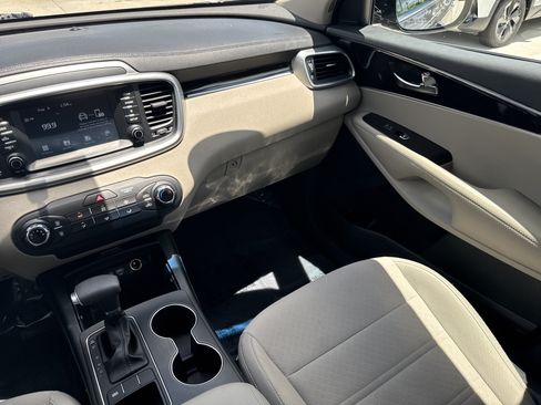 Used 2019 Kia Sorento FWD image 15