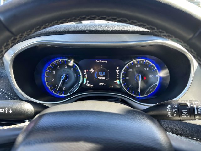 Certified 2025 Chrysler Pacifica Limited FWD image 13