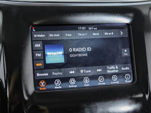 Used 2020 Jeep Cherokee Latitude Plus w/ Cold Weather Group AWD/4WD image 27