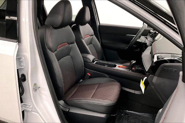 New 2026 Nissan Kicks SR w/ Cold Weather Package FWD image 35
