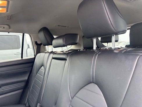 Used 2022 Toyota Highlander XLE image 30