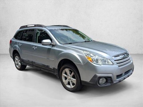 Used 2013 Subaru Outback 2.5i Premium w/ Popular Pkg 3 AWD/4WD image 3