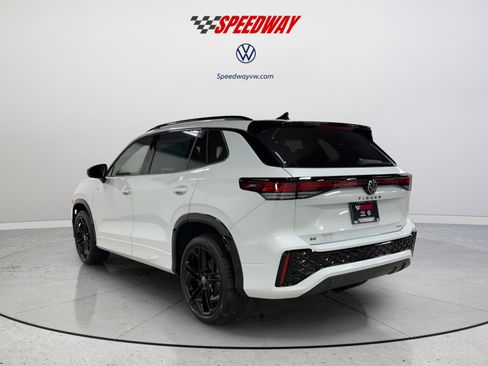 New 2025 Volkswagen Tiguan SE R-Line image 5