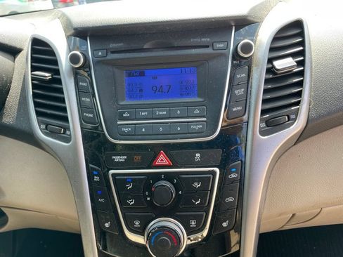Used 2016 Hyundai Elantra GT FWD image 11