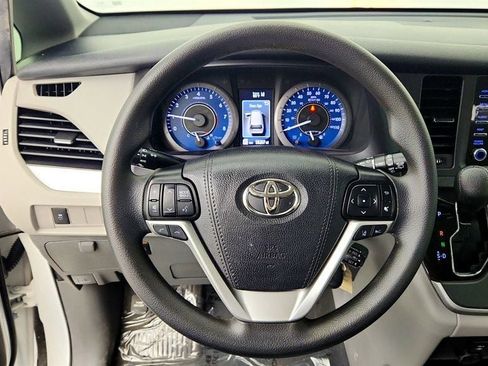 Used 2020 Toyota Sienna LE FWD image 13