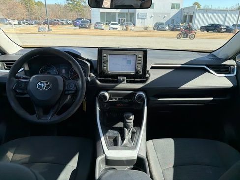 Used 2021 Toyota RAV4 LE image 27