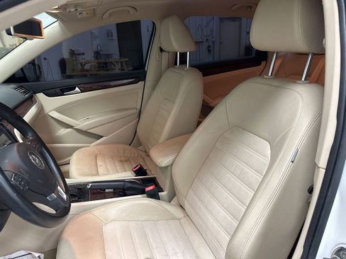 Used 2013 Volkswagen Passat TDI SEL Premium image 9