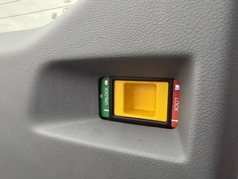 Used 2015 Ford Transit 350 XLT image 28