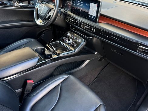 Certified 2021 Lincoln Nautilus Reserve image 15