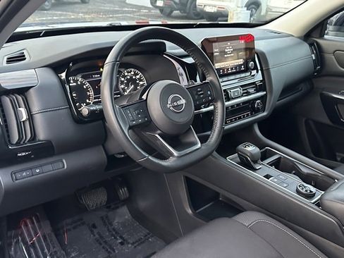 Certified 2023 Nissan Pathfinder SV w/ Black Appearance Package image 31