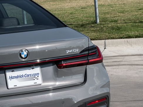 Certified 2022 BMW 740i 740i w/ M Sport Package image 7