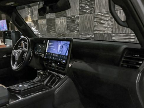 Used 2024 Lexus GX 550 AWD/4WD image 15