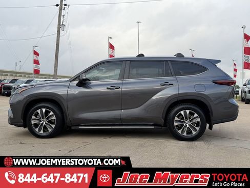 Used 2024 Toyota Highlander XLE image 6
