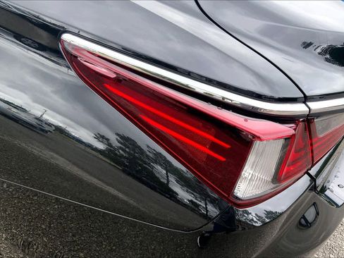 Used 2025 Lexus ES 350 w/ Premium Package FWD image 29