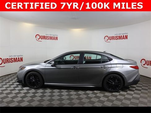 Used 2025 Toyota Camry SE w/ Convenience Package image 3