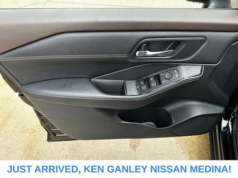 Certified 2023 Nissan Rogue SV w/ SV Premium B Package AWD/4WD image 15