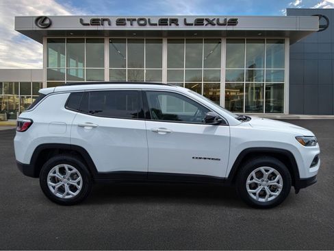 Used 2024 Jeep Compass Latitude AWD/4WD image 2