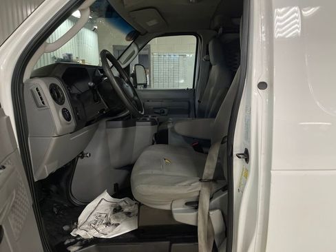 Used 2010 Ford E-150 and Econoline 150 image 10