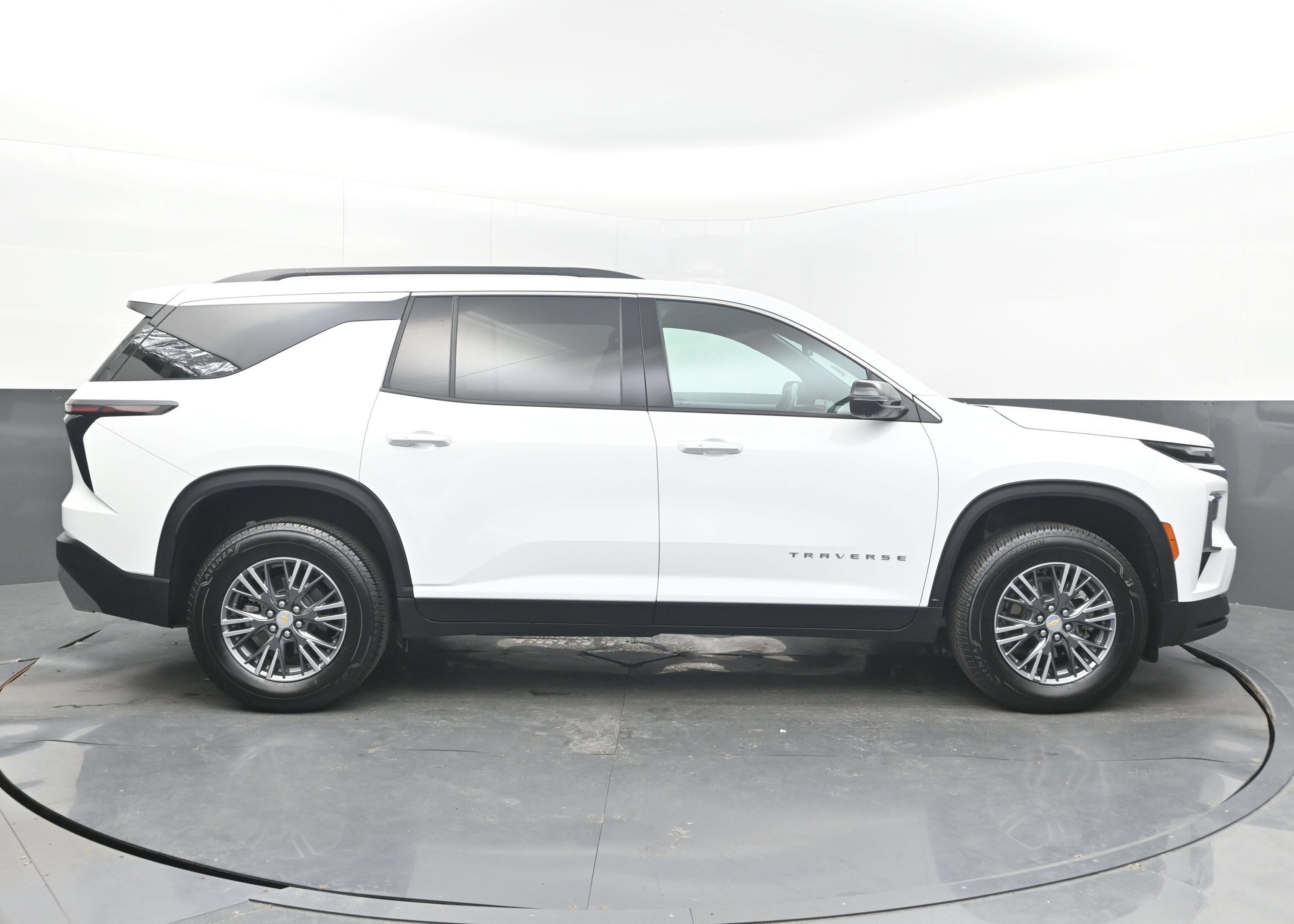 Certified 2026 Chevrolet Traverse LT w/ Driver Confidence Package FWD image 10